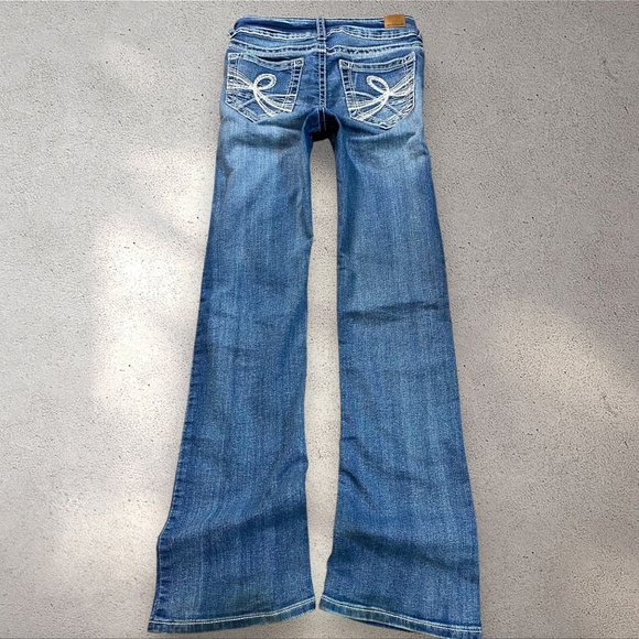 !! SOLD DO NOT BUY !! Wallflower “The Luscious Curvy Fit” Low-Mid Bootcut Jeans - Picture 1 of 6
